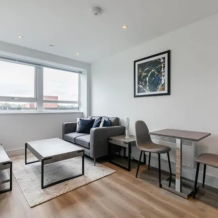 Bright And Modern Studio Apartment In East Grinstead Exterior photo