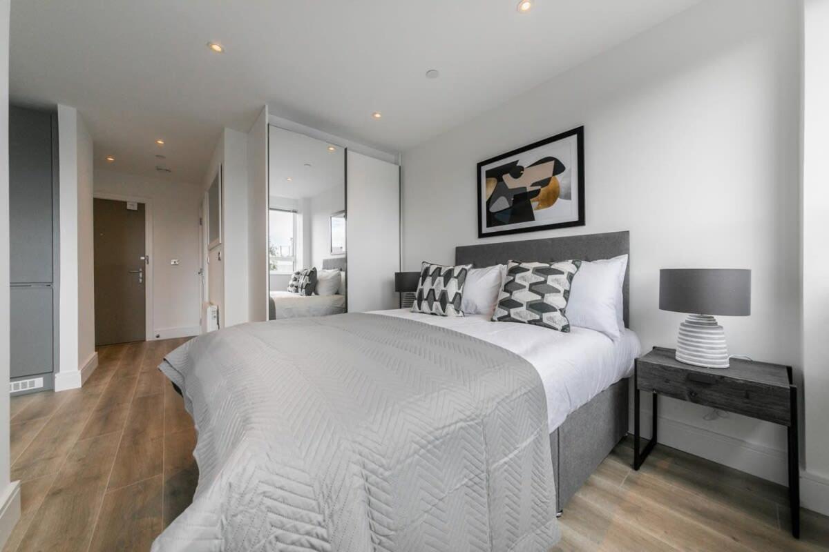Bright And Modern In East Grinstead