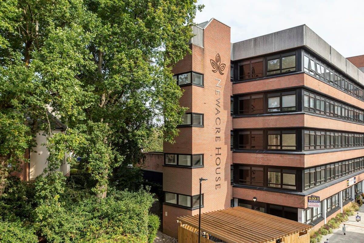 Bright And Modern In Apartment East Grinstead