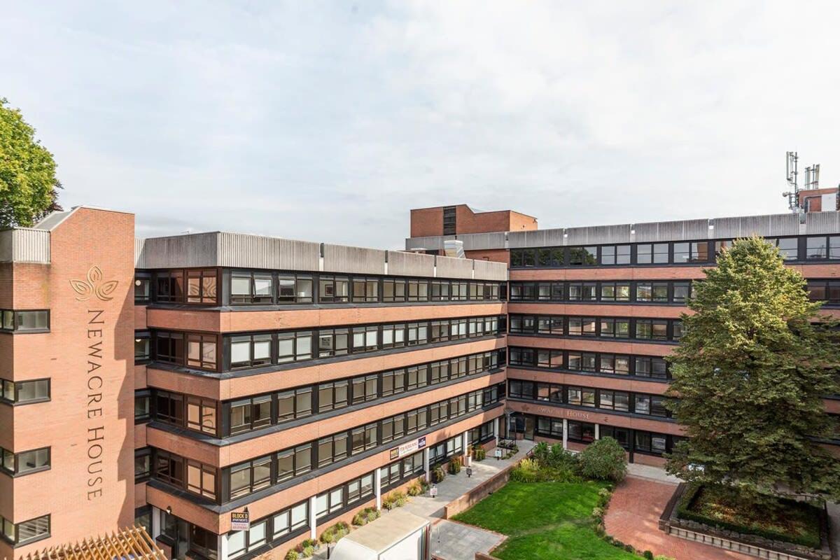 Bright And Modern In Apartment East Grinstead